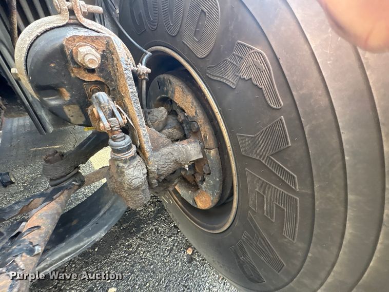 image for item FK1181 2012 Freightliner Cascadia semi truck