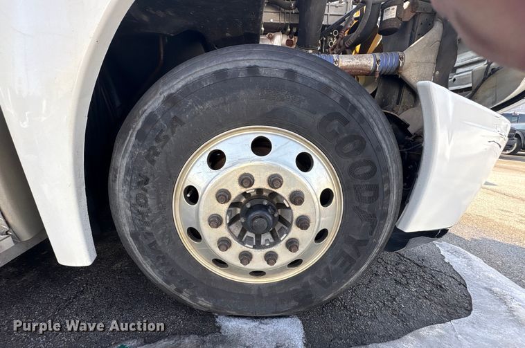 image for item FK1181 2012 Freightliner Cascadia semi truck