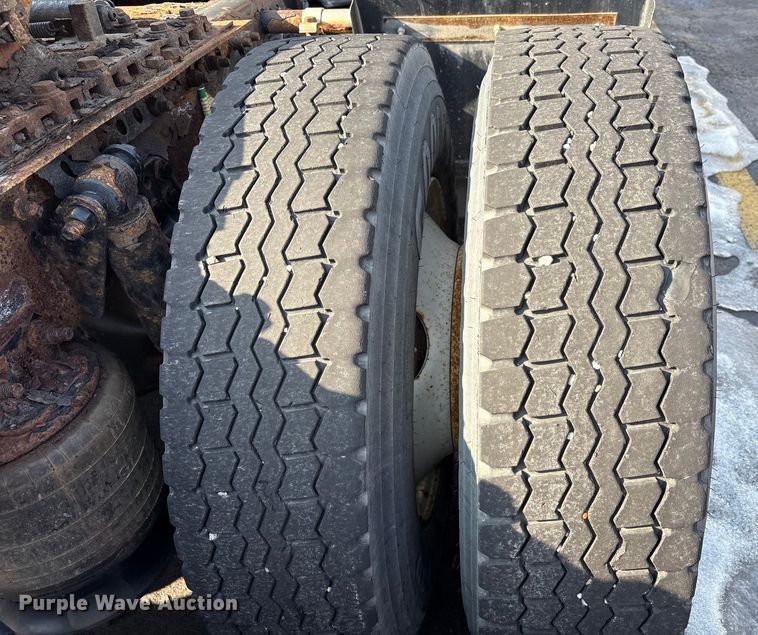 image for item FK1181 2012 Freightliner Cascadia semi truck