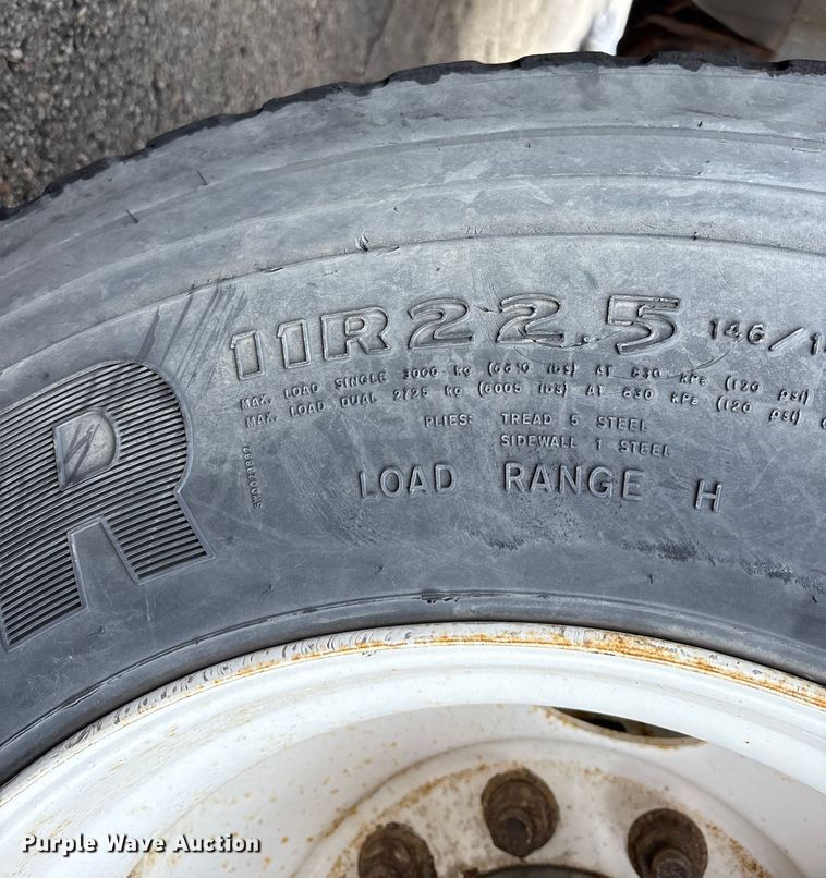 image for item FK1181 2012 Freightliner Cascadia semi truck