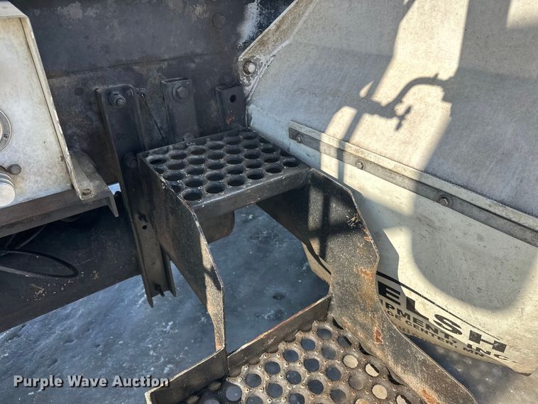 image for item FK1602 2006 Kenworth W9 Series ready mix truck