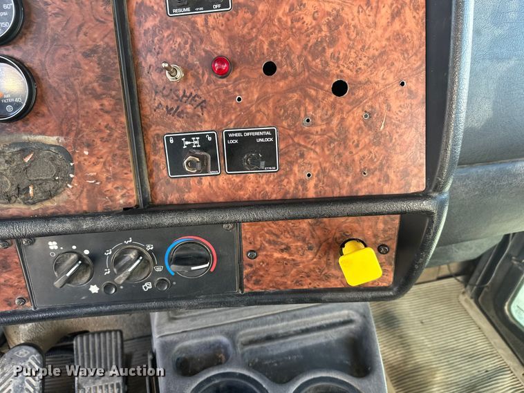 image for item FK1602 2006 Kenworth W9 Series ready mix truck