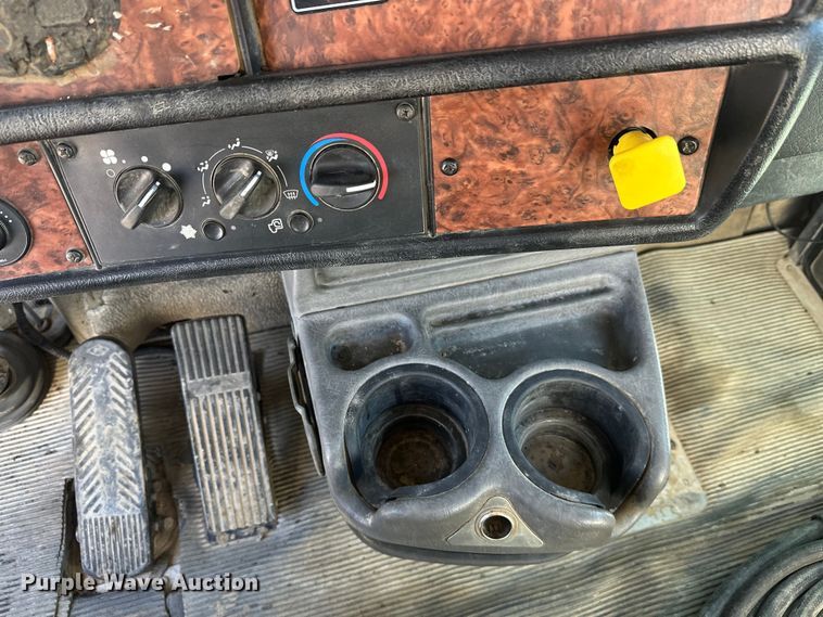 image for item FK1602 2006 Kenworth W9 Series ready mix truck