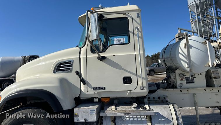 image for item FK1603 2007 Mack Cv ready mix truck