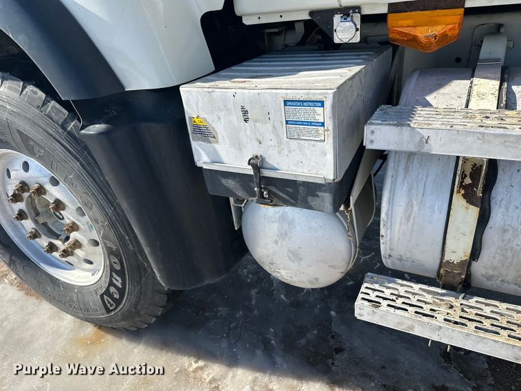 image for item FK1603 2007 Mack Cv ready mix truck