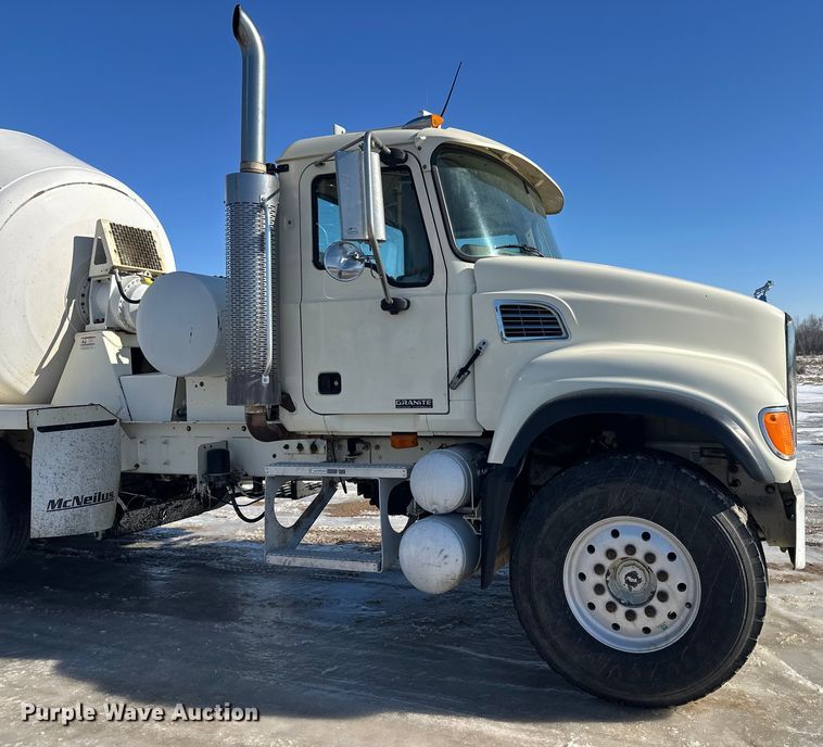 image for item FK1603 2007 Mack Cv ready mix truck