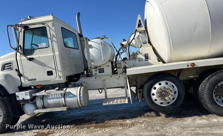 image for item FK1603 2007 Mack Cv ready mix truck