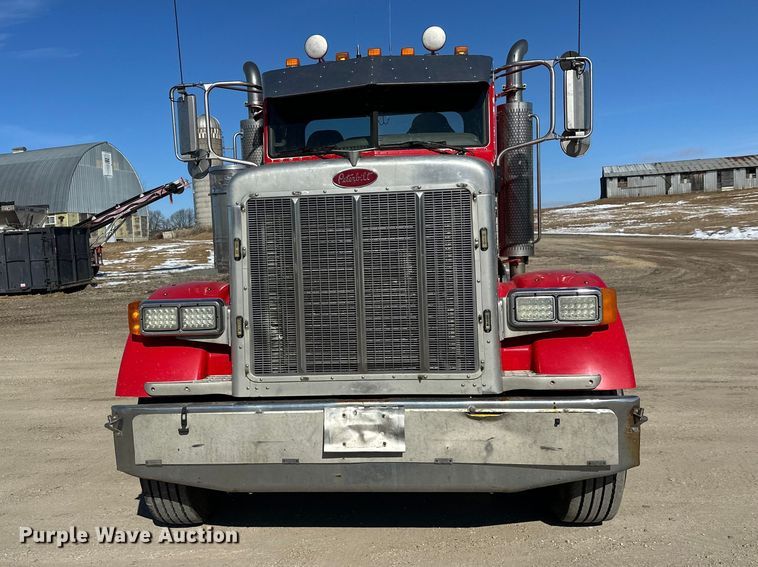image for item FK1671 2007 Peterbilt 378 semi truck