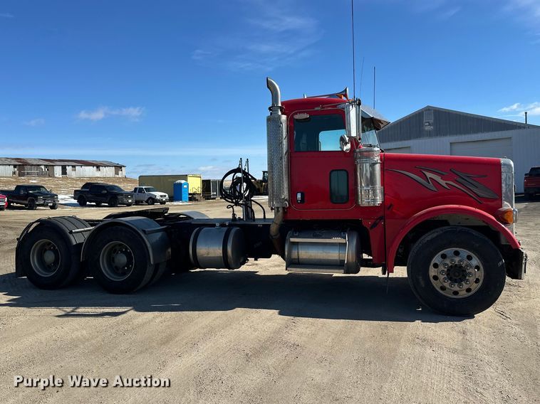 image for item FK1671 2007 Peterbilt 378 semi truck