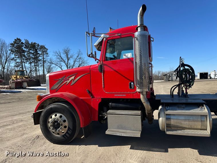 image for item FK1671 2007 Peterbilt 378 semi truck