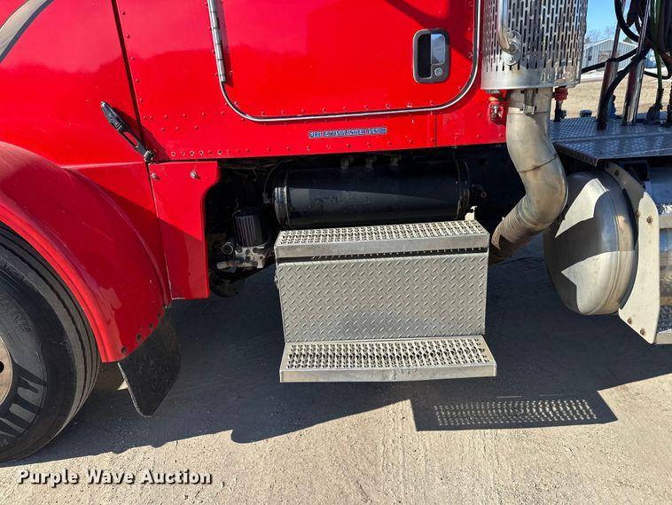 image for item FK1671 2007 Peterbilt 378 semi truck