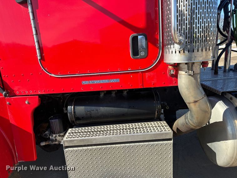 image for item FK1671 2007 Peterbilt 378 semi truck
