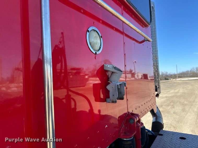 image for item FK1671 2007 Peterbilt 378 semi truck