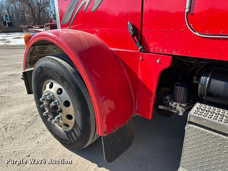 image for item FK1671 2007 Peterbilt 378 semi truck