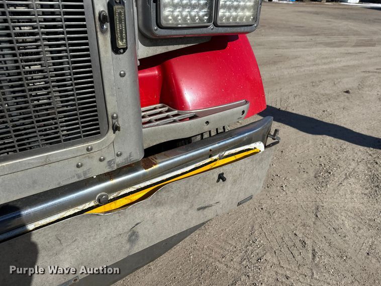 image for item FK1671 2007 Peterbilt 378 semi truck