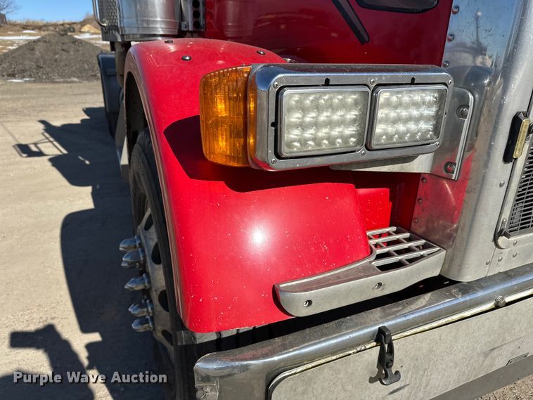 image for item FK1671 2007 Peterbilt 378 semi truck