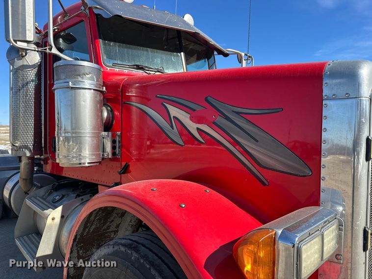 image for item FK1671 2007 Peterbilt 378 semi truck