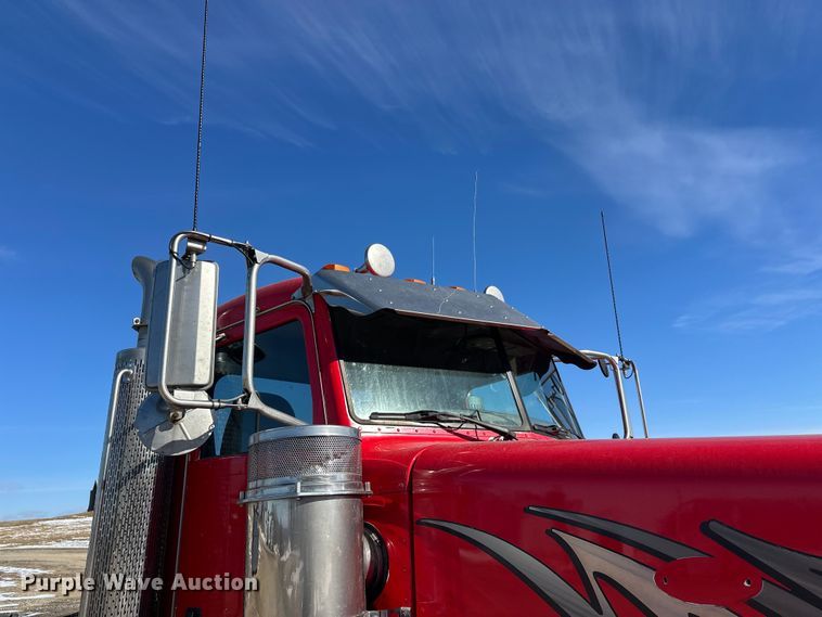 image for item FK1671 2007 Peterbilt 378 semi truck