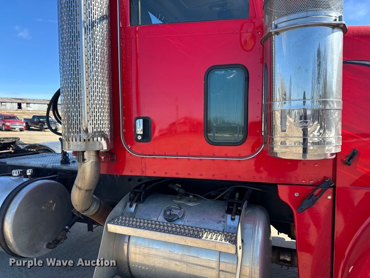 image for item FK1671 2007 Peterbilt 378 semi truck