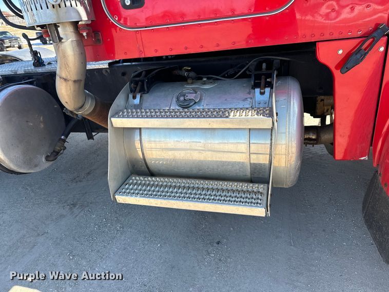 image for item FK1671 2007 Peterbilt 378 semi truck