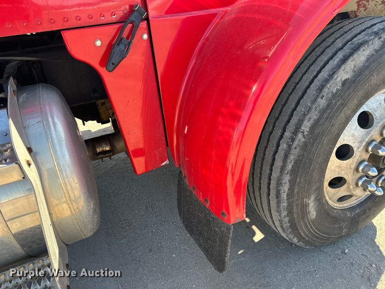 image for item FK1671 2007 Peterbilt 378 semi truck