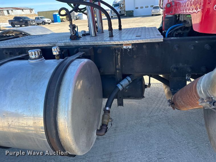 image for item FK1671 2007 Peterbilt 378 semi truck