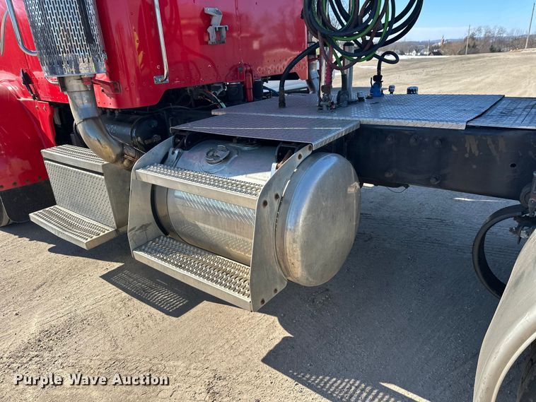 image for item FK1671 2007 Peterbilt 378 semi truck