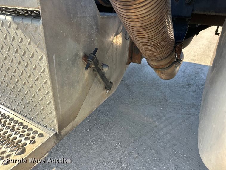 image for item FK1671 2007 Peterbilt 378 semi truck