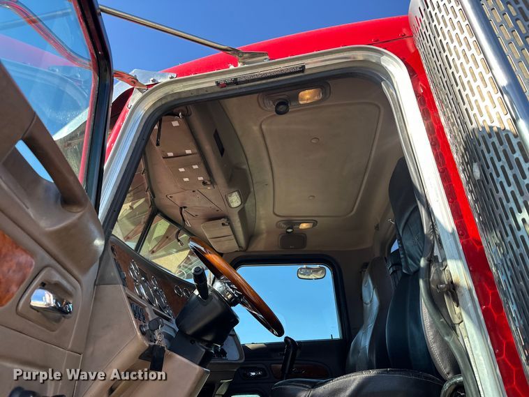 image for item FK1671 2007 Peterbilt 378 semi truck