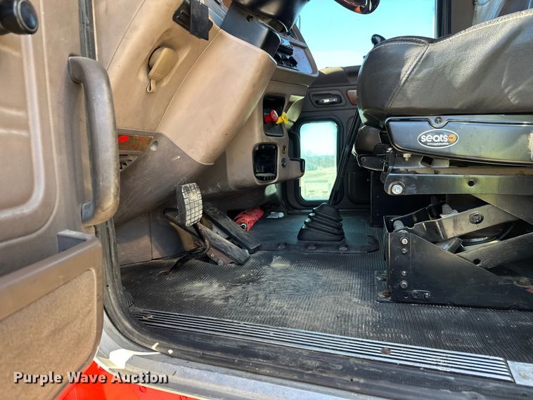 image for item FK1671 2007 Peterbilt 378 semi truck