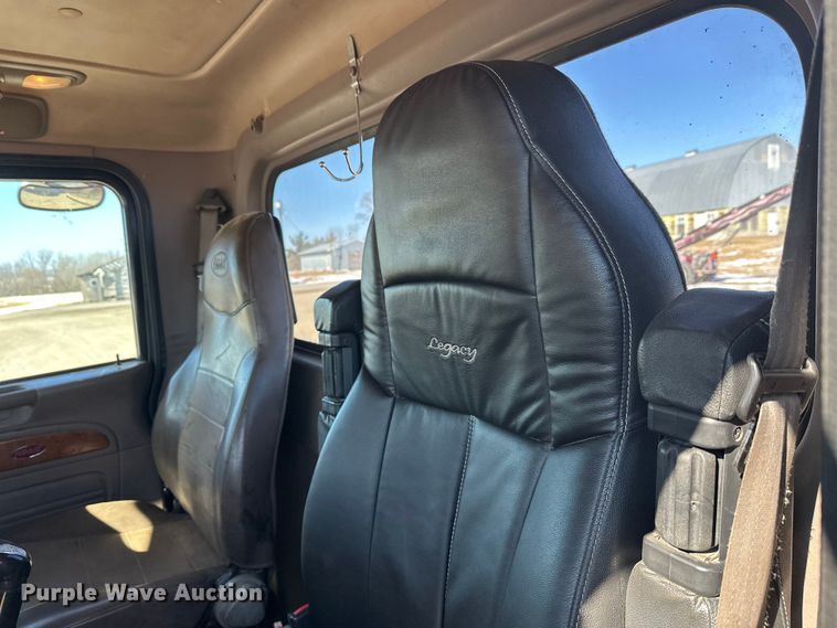 image for item FK1671 2007 Peterbilt 378 semi truck