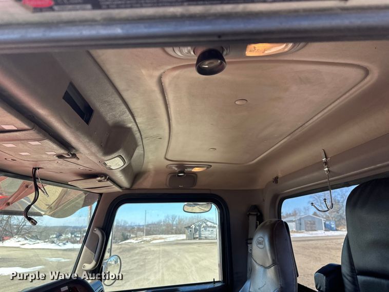 image for item FK1671 2007 Peterbilt 378 semi truck