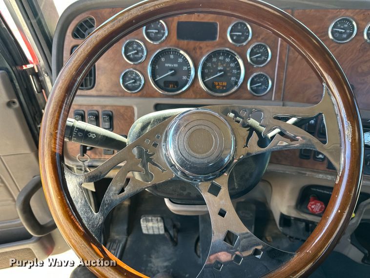 image for item FK1671 2007 Peterbilt 378 semi truck