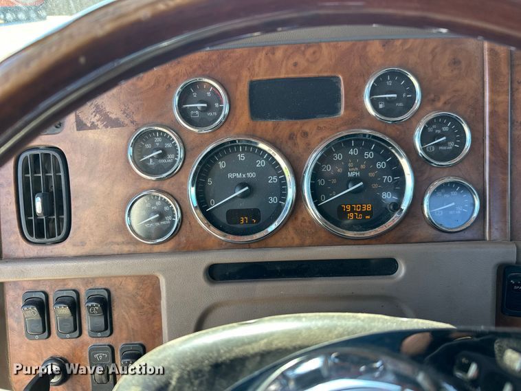 image for item FK1671 2007 Peterbilt 378 semi truck