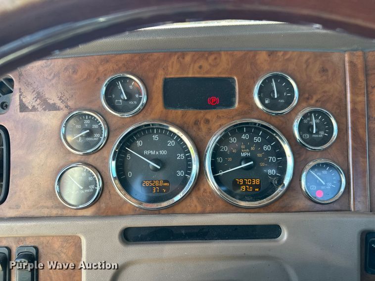 image for item FK1671 2007 Peterbilt 378 semi truck