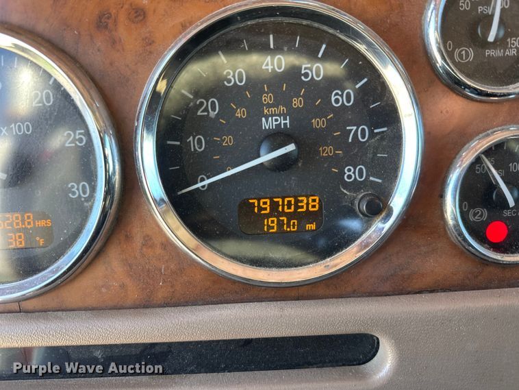 image for item FK1671 2007 Peterbilt 378 semi truck