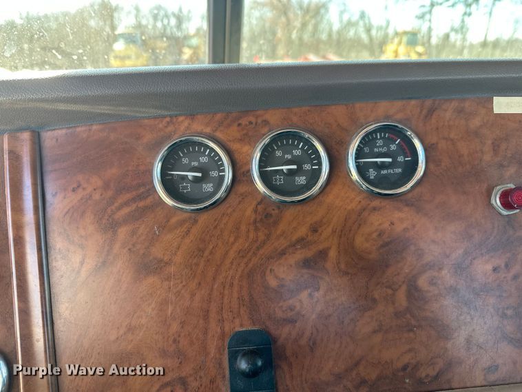 image for item FK1671 2007 Peterbilt 378 semi truck