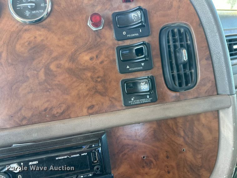 image for item FK1671 2007 Peterbilt 378 semi truck