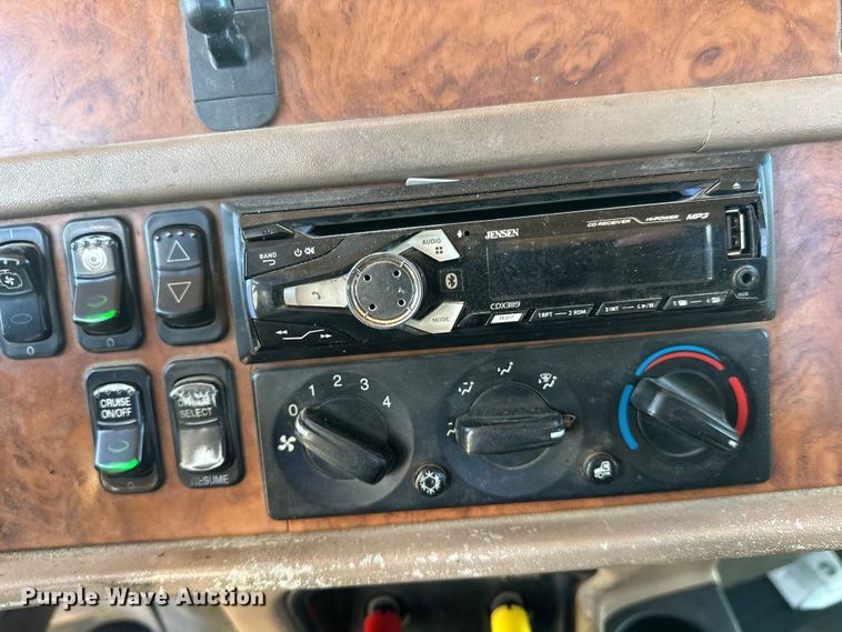 image for item FK1671 2007 Peterbilt 378 semi truck