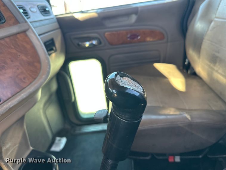 image for item FK1671 2007 Peterbilt 378 semi truck