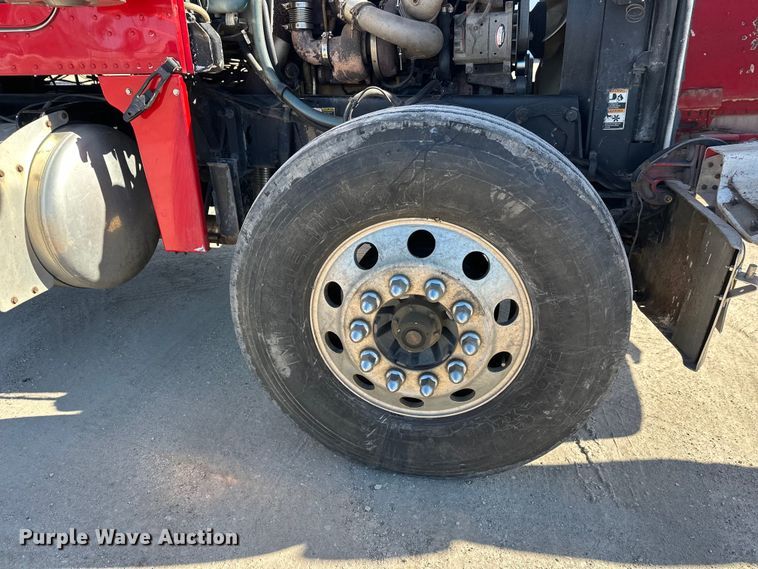 image for item FK1671 2007 Peterbilt 378 semi truck