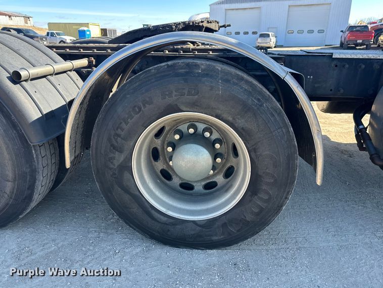 image for item FK1671 2007 Peterbilt 378 semi truck