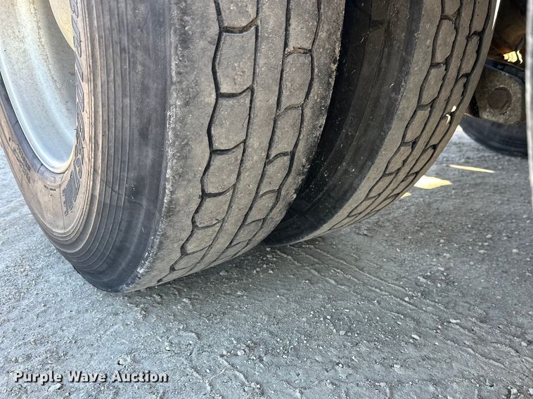 image for item FK1671 2007 Peterbilt 378 semi truck