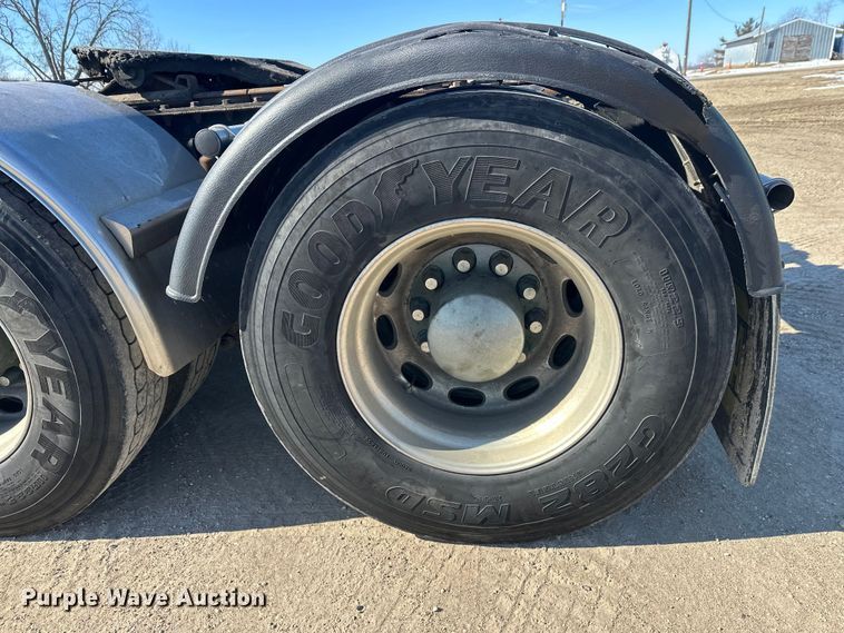 image for item FK1671 2007 Peterbilt 378 semi truck