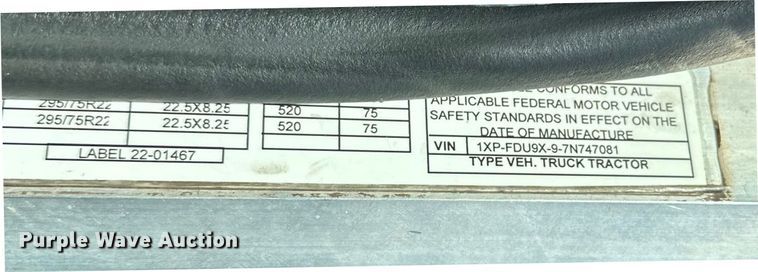 image for item FK1671 2007 Peterbilt 378 semi truck