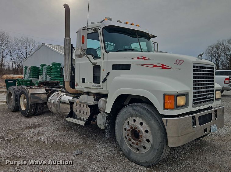 image for item FN5571 2011 Mack CHU613 semi truck