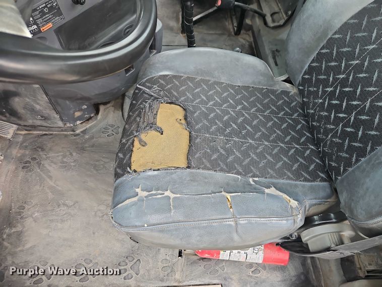 image for item FN5571 2011 Mack CHU613 semi truck