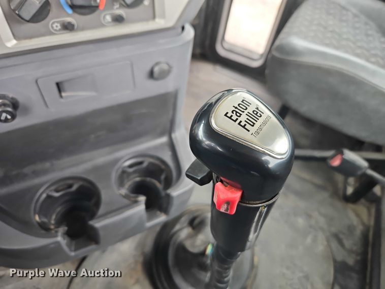 image for item FN5571 2011 Mack CHU613 semi truck