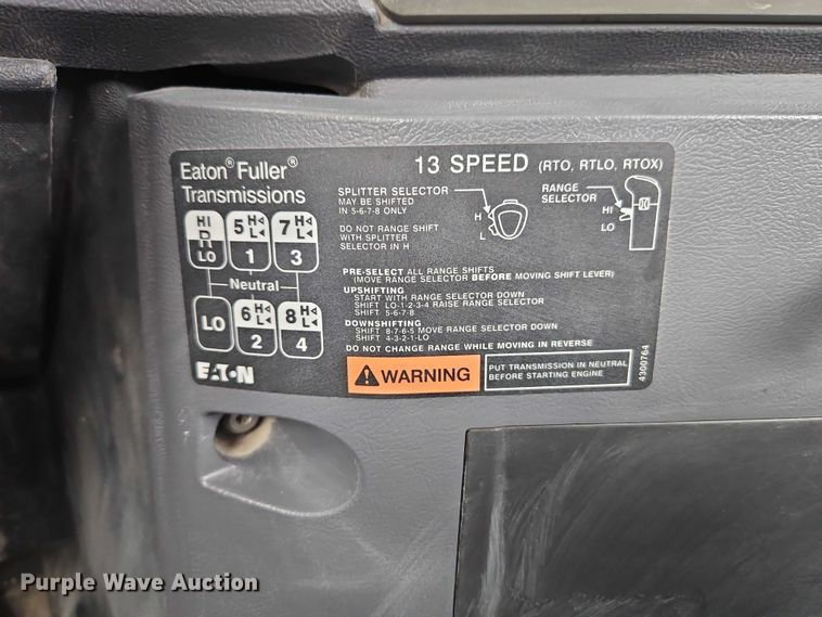 image for item FN5571 2011 Mack CHU613 semi truck