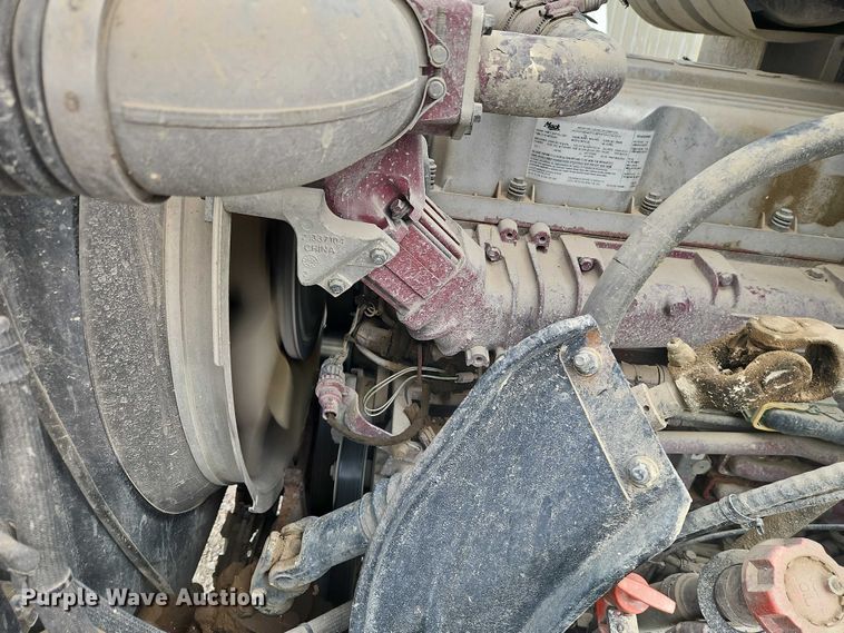 image for item FN5571 2011 Mack CHU613 semi truck